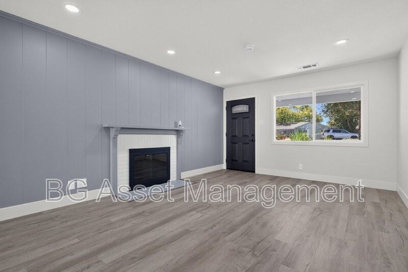 1910 Encima Dr - Photo 4 of 50