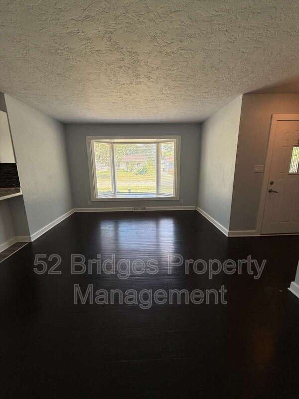 2904 E 40th Ct - Photo 3 of 19