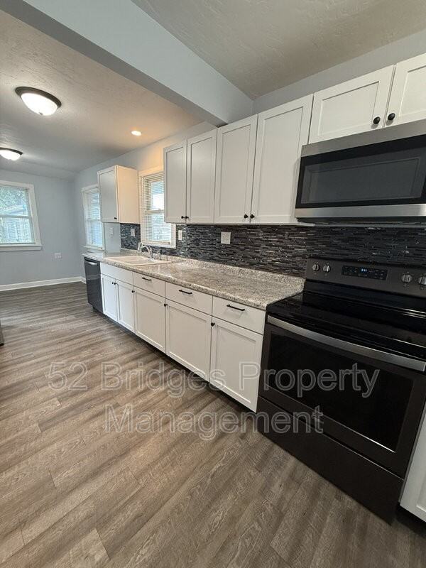 2904 E 40th Ct - Photo 6 of 19