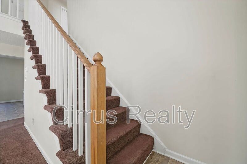 381 Westview Dr - Photo 4 of 23