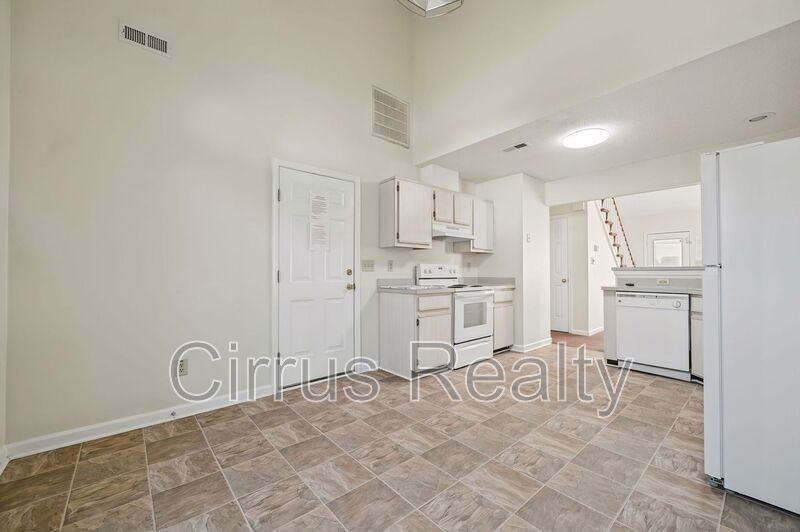 381 Westview Dr - Photo 7 of 23