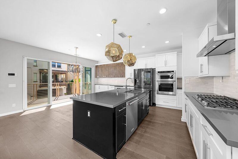 8352 Ridge Ct - Photo 4 of 50