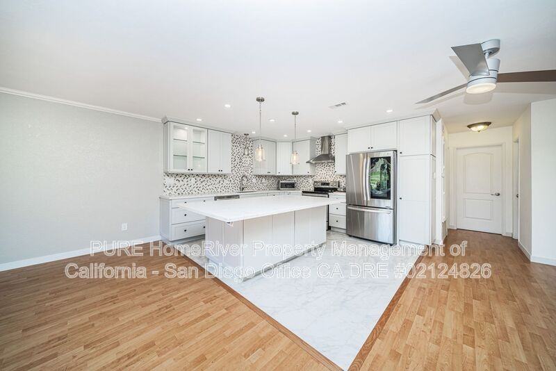 7525 Jerez Ct #H - Photo 4 of 33