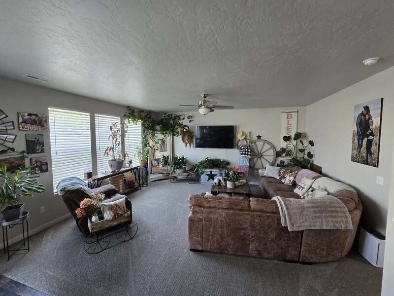 238 S Iceberg Lake Ave - Photo 2 of 33