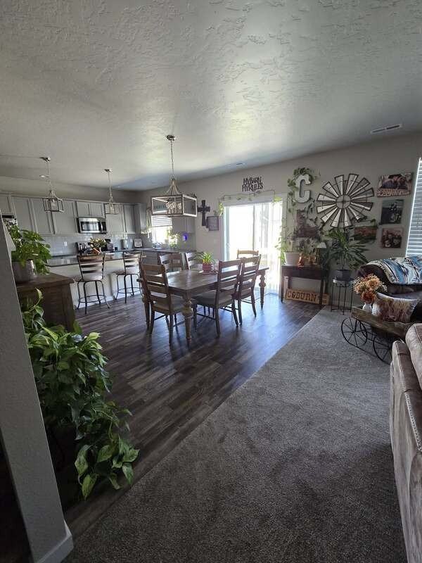238 S Iceberg Lake Ave - Photo 4 of 33