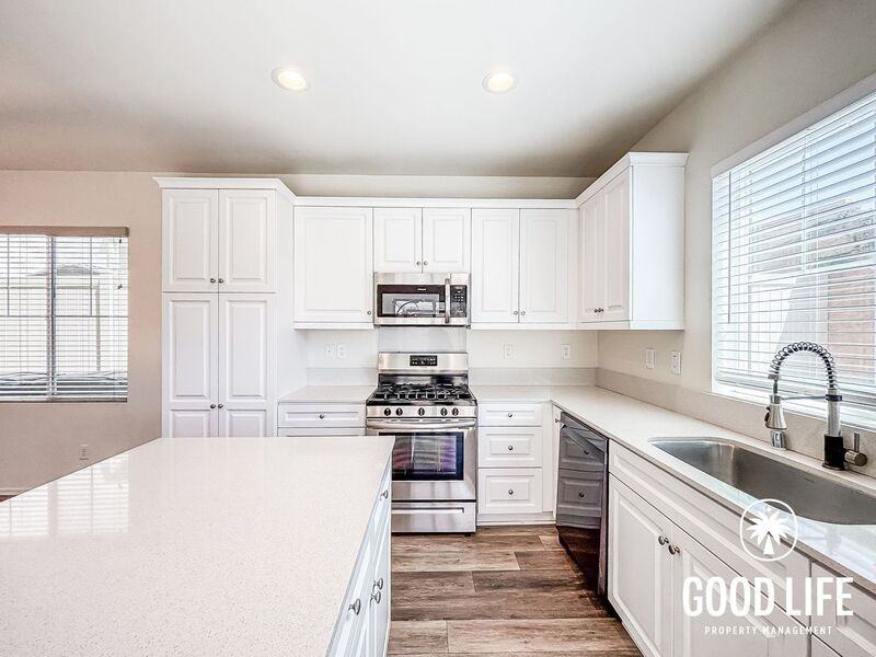 1845 Olivia St - Photo 2 of 25