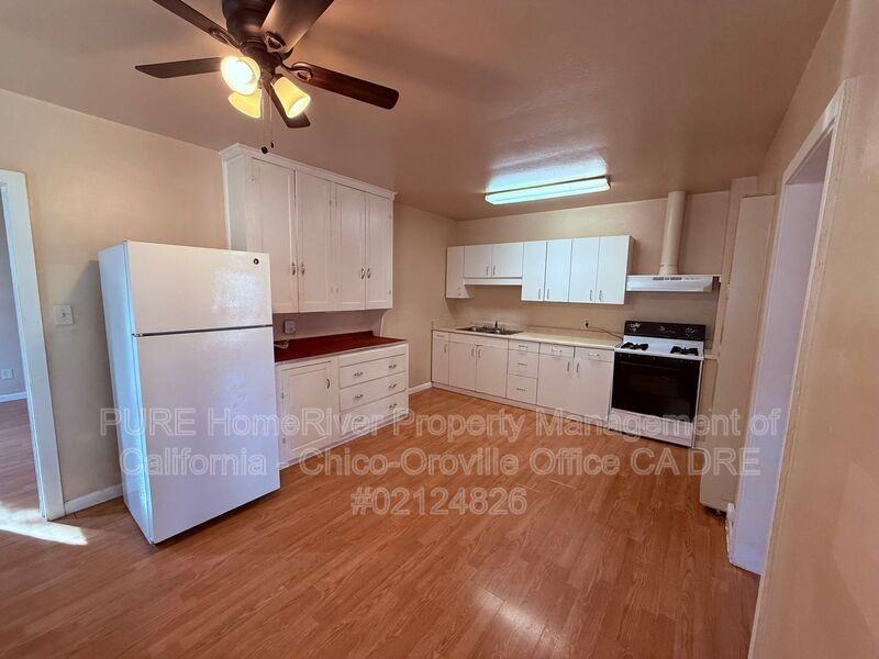 1532 Bridge St - Photo 4 of 14