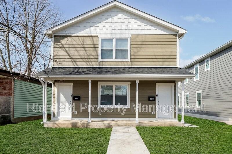 1742 Thaddeus St - Photo 2 of 32