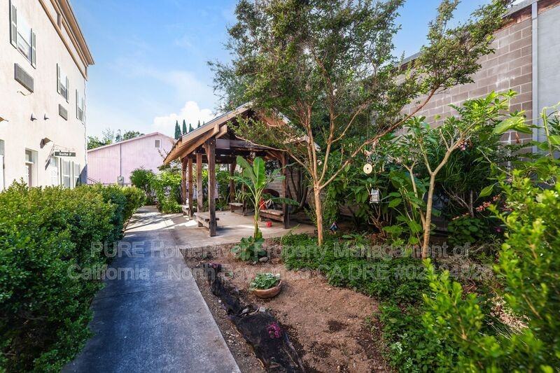154 Railroad Ave #E - Photo 3 of 14