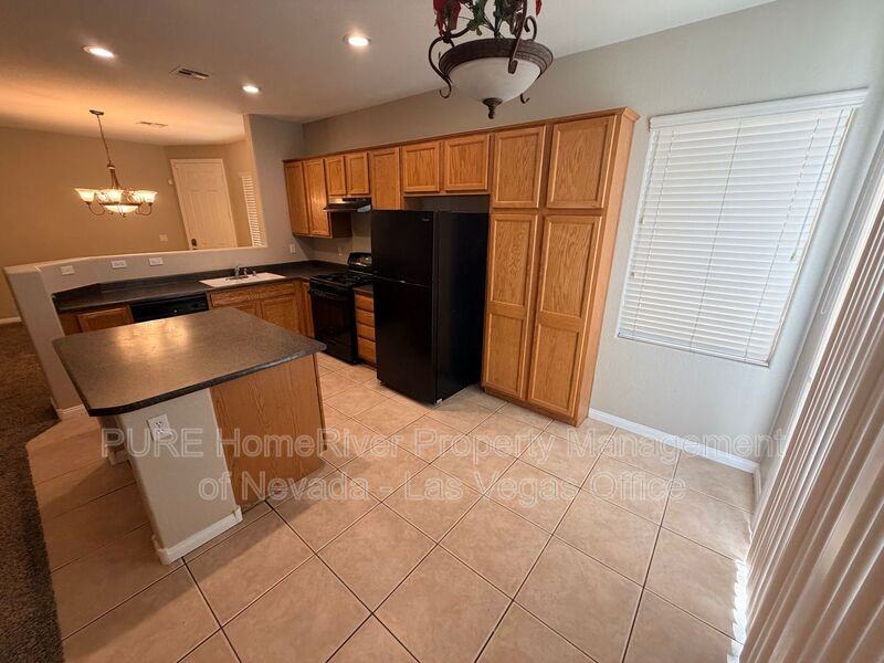 6535 Goldfield St - Photo 6 of 40