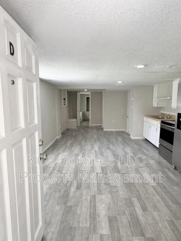 6131 Ne Vivion Rd #D - Photo 2 of 9