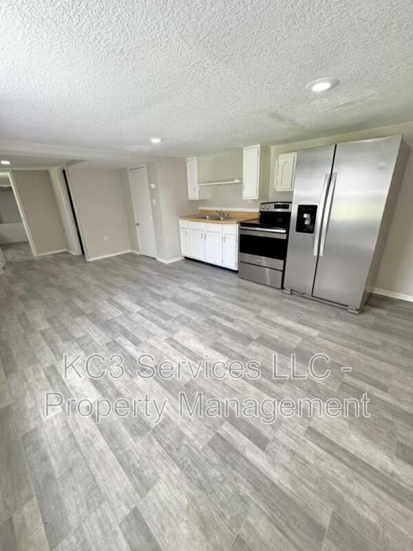 6131 Ne Vivion Rd #D - Photo 3 of 9