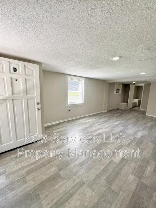 6131 Ne Vivion Rd #D - Photo 4 of 9