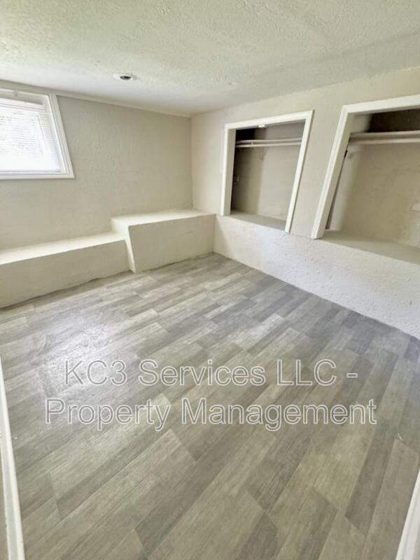 6131 Ne Vivion Rd #D - Photo 6 of 9
