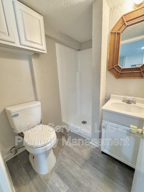 6131 Ne Vivion Rd #D - Photo 7 of 9