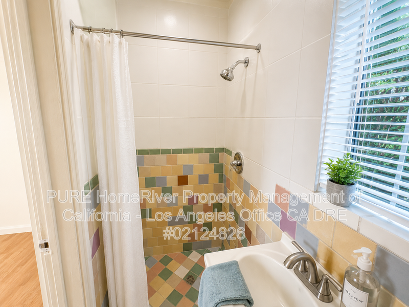 2219 Pacific Coast Hwy #11 - Photo 5 of 10