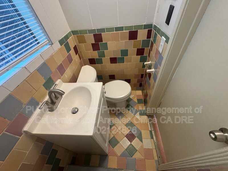 2219 Pacific Coast Hwy #11 - Photo 6 of 10