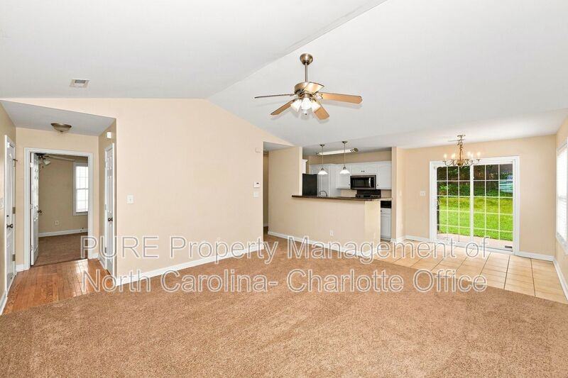 1459 Ontario Dr - Photo 4 of 21