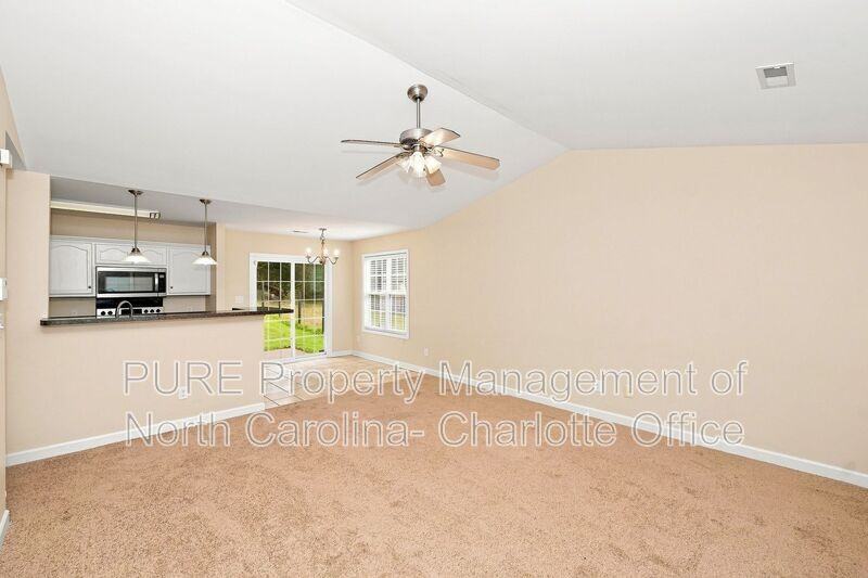 1459 Ontario Dr - Photo 5 of 21