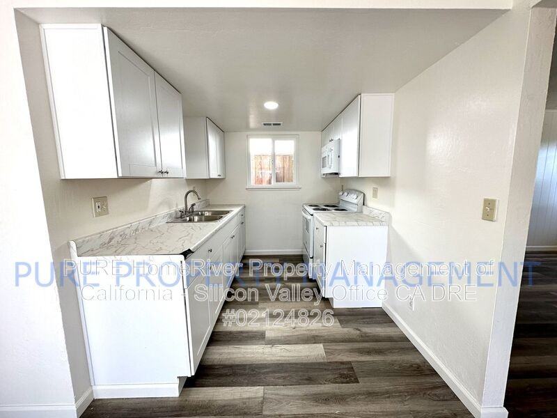 555 Bridge St - Photo 3 of 11
