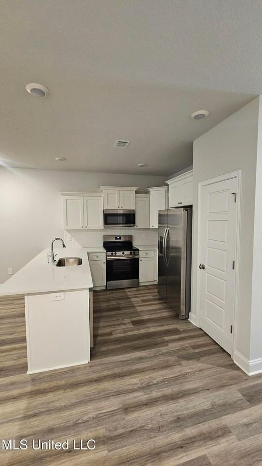 7865 Reagan Ct - Photo 4 of 19