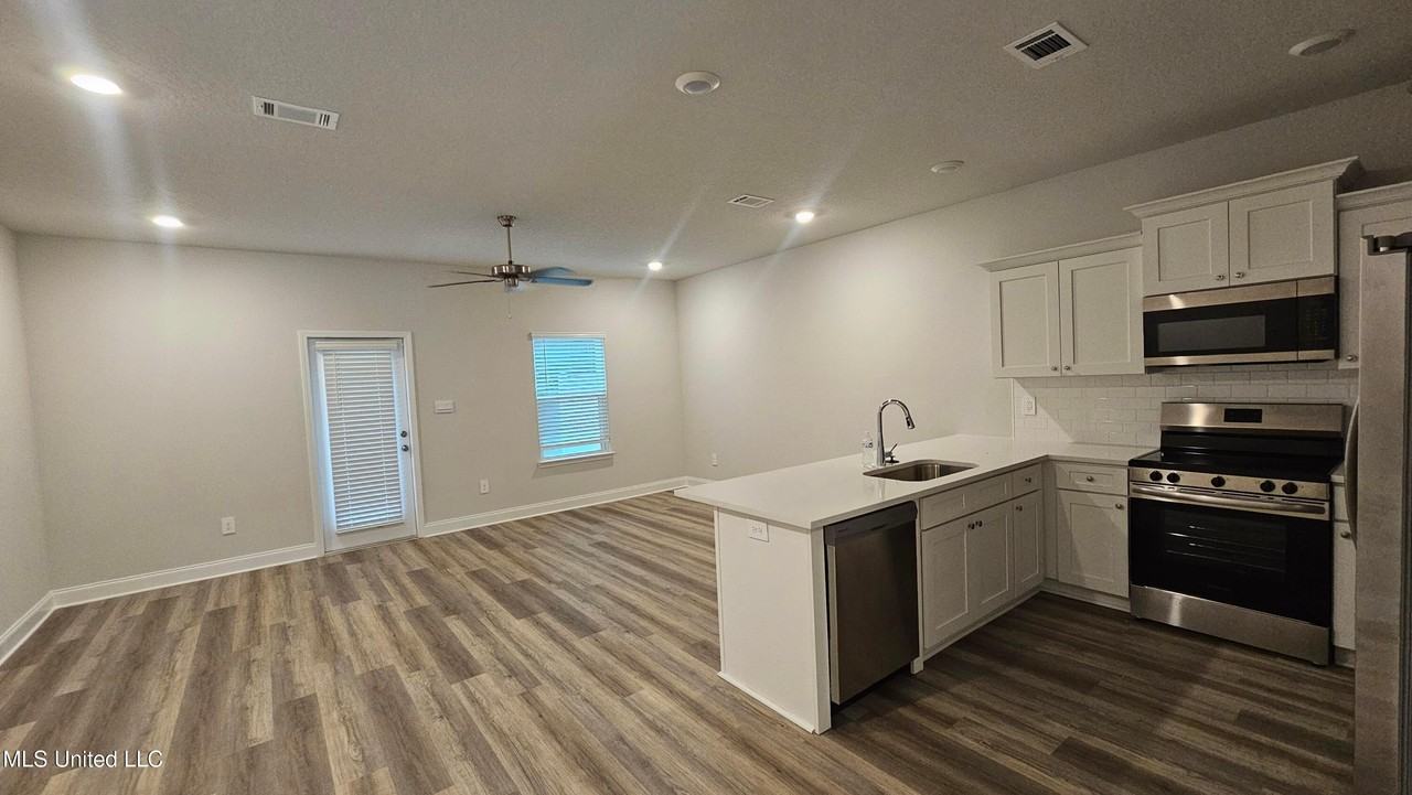 7865 Reagan Ct - Photo 7 of 19