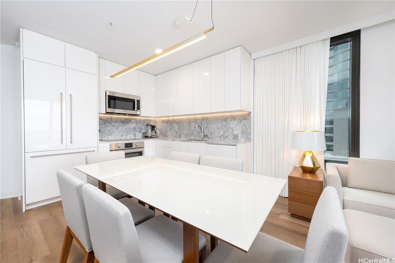 987 Queen St #1202 - Photo 2 of 10