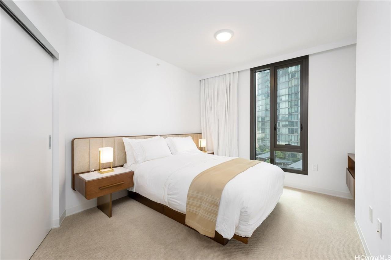 987 Queen St #1202 - Photo 3 of 10