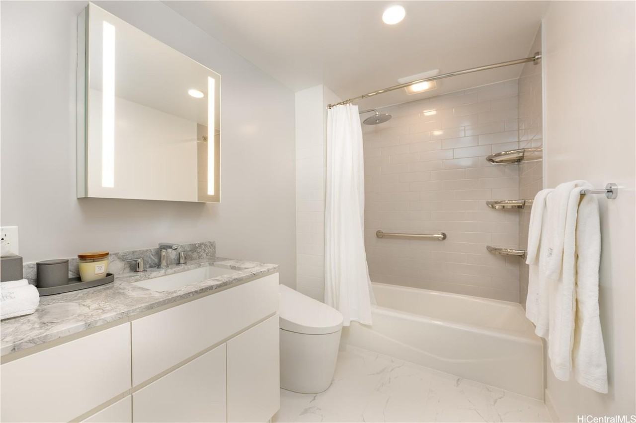 987 Queen St #1202 - Photo 4 of 10
