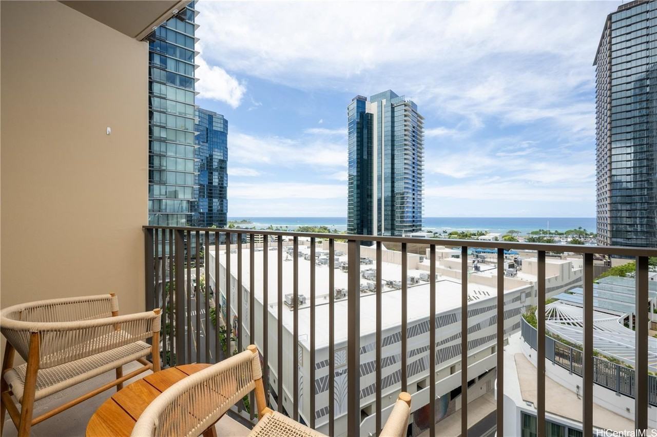 987 Queen St #1202 - Photo 5 of 10
