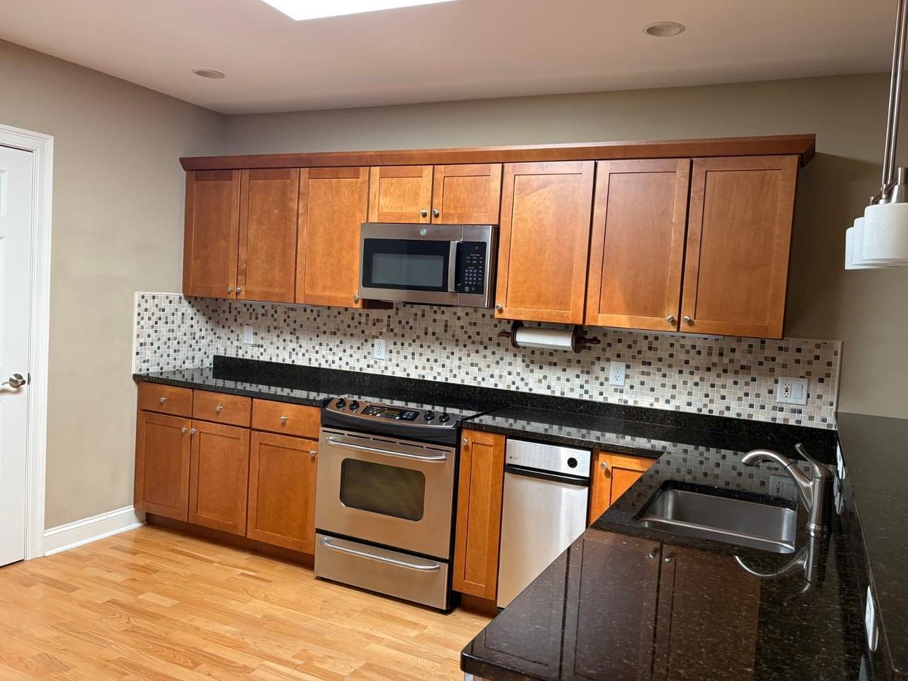 100 Shepards Cove Rd #H305 - Photo 3 of 9