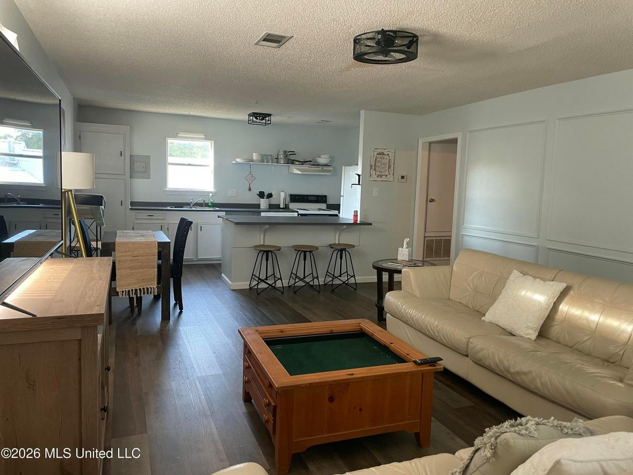20413 Longview Rd - Photo 2 of 7