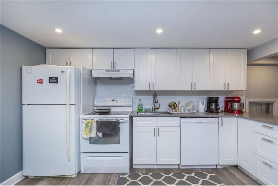 1403 Sault St #BS - Photo 4 of 6