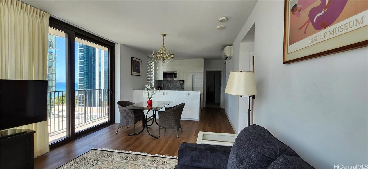 987 Queen St #1614 - Photo 4 of 17