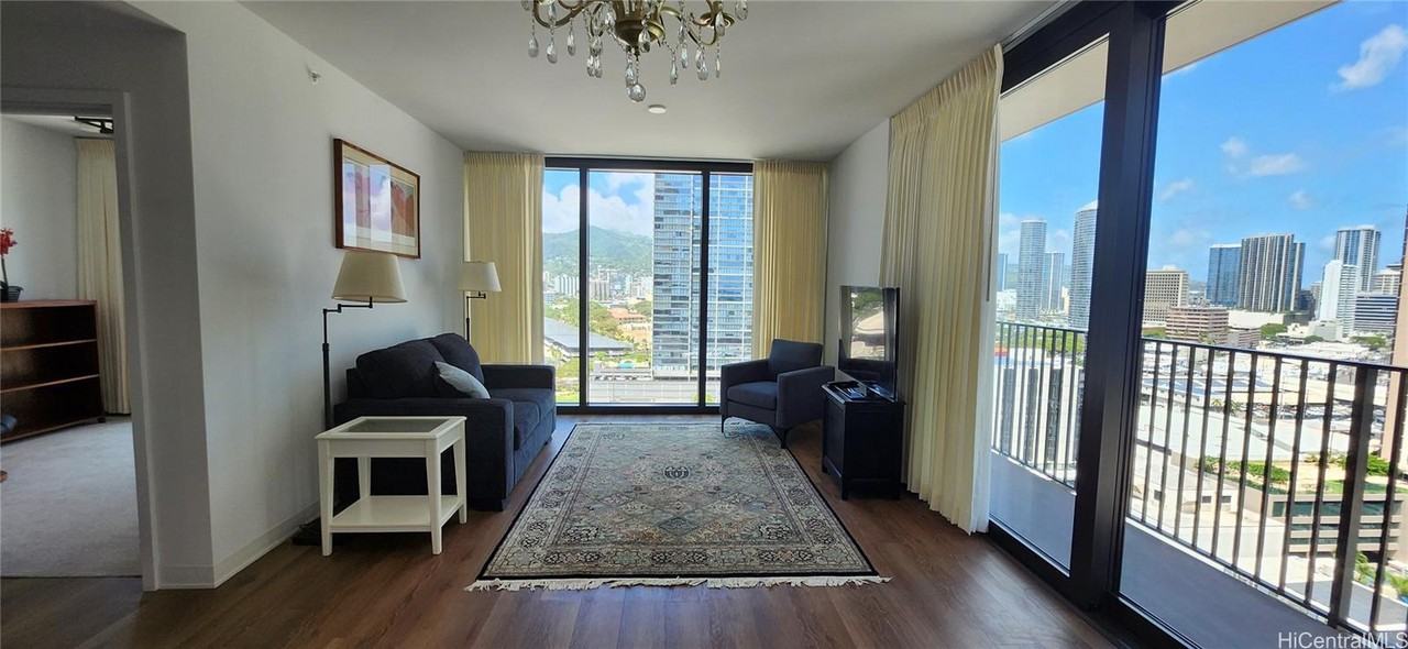 987 Queen St #1614 - Photo 5 of 17