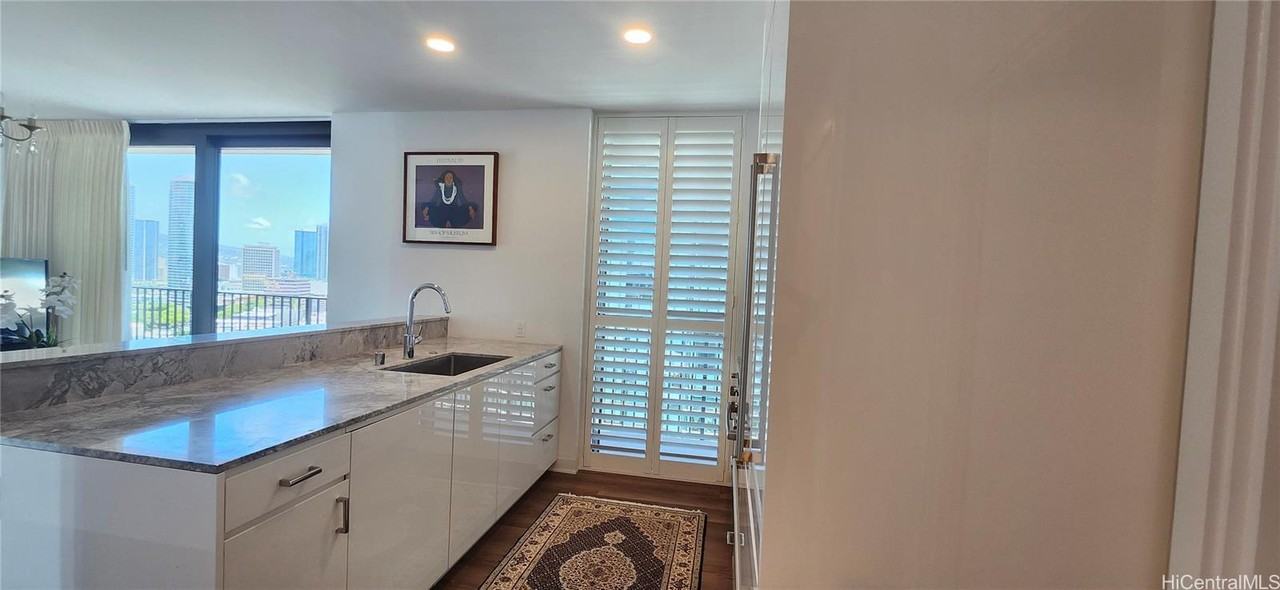 987 Queen St #1614 - Photo 6 of 17