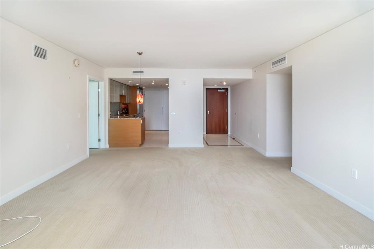 1177 Queen St #4006 - Photo 6 of 25