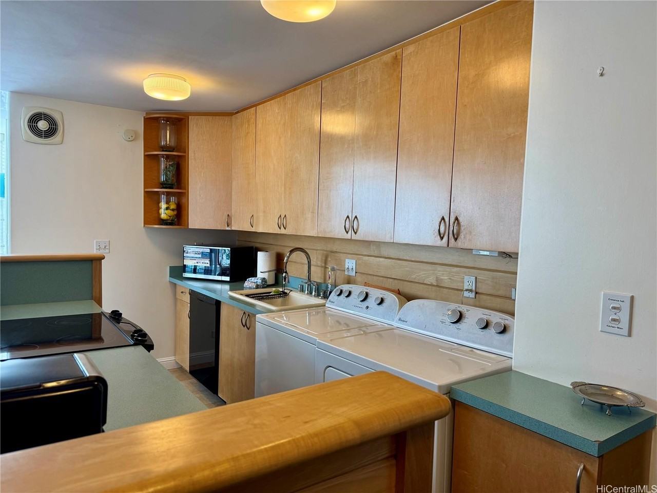 2415 Ala Wai Blvd #1708 - Photo 3 of 20