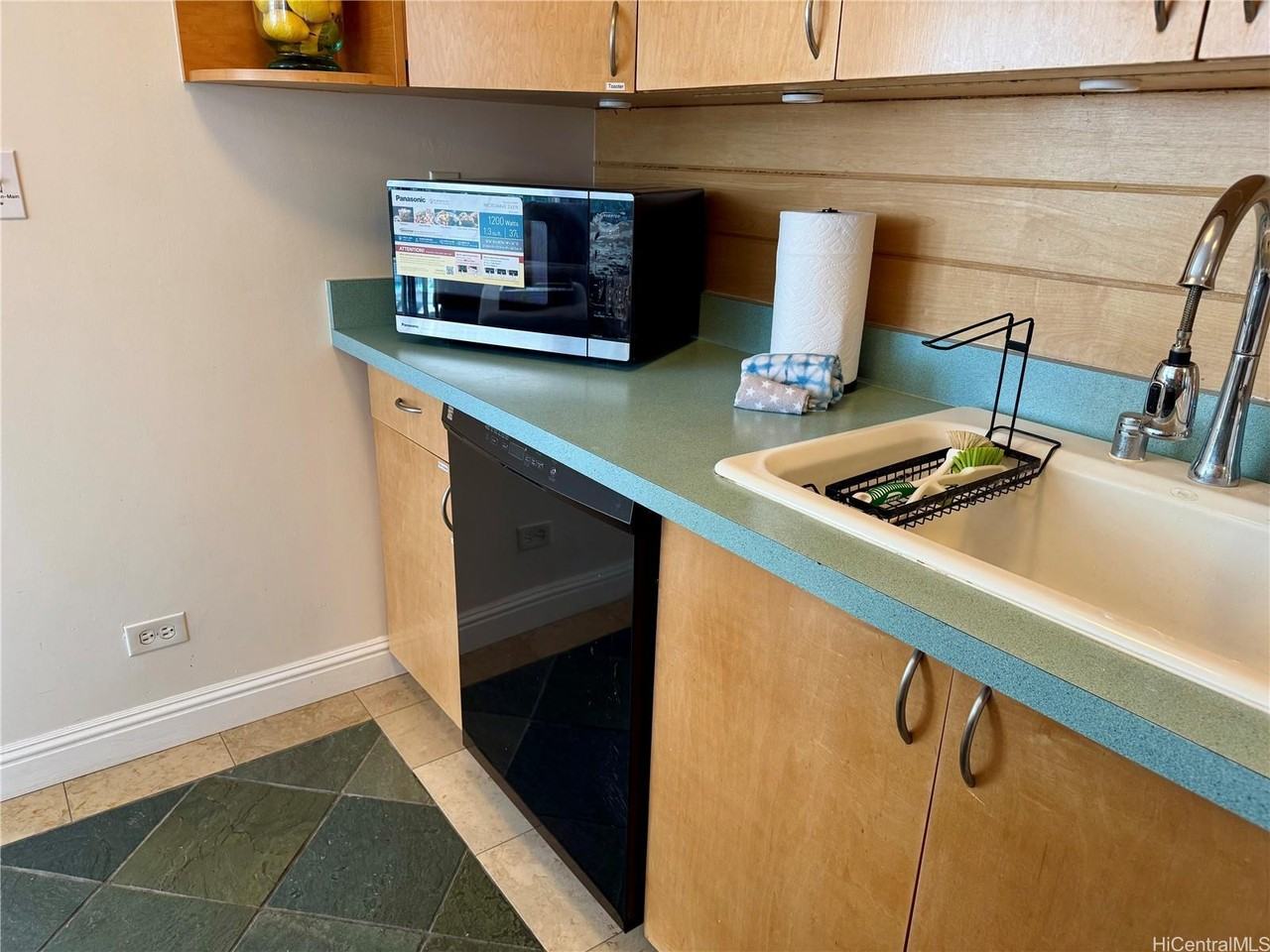 2415 Ala Wai Blvd #1708 - Photo 5 of 20