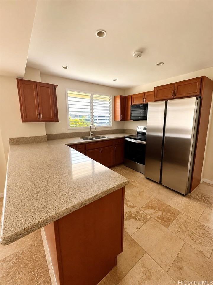 256 Maluniu Ave - Photo 3 of 18