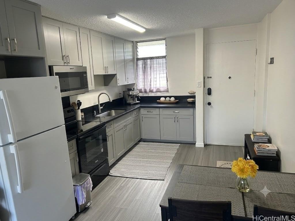 1655 Kanunu St #303 - Photo 4 of 7