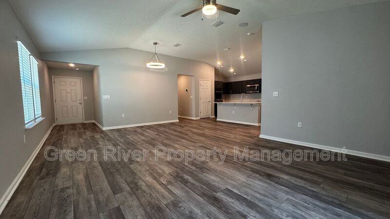 1723 Carter Landing Blvd - Photo 4 of 26