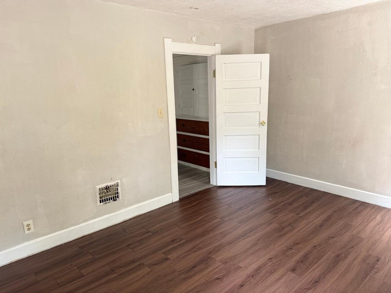 1029 Homer Ave - Photo 3 of 10