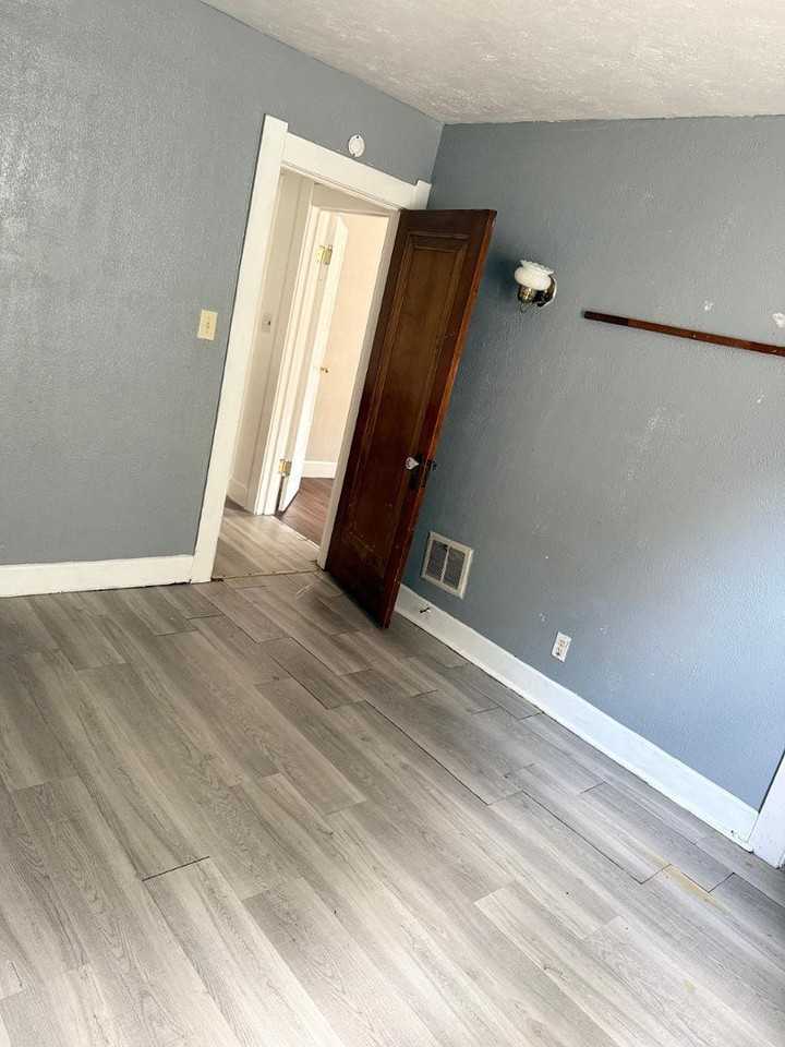 1029 Homer Ave - Photo 4 of 10