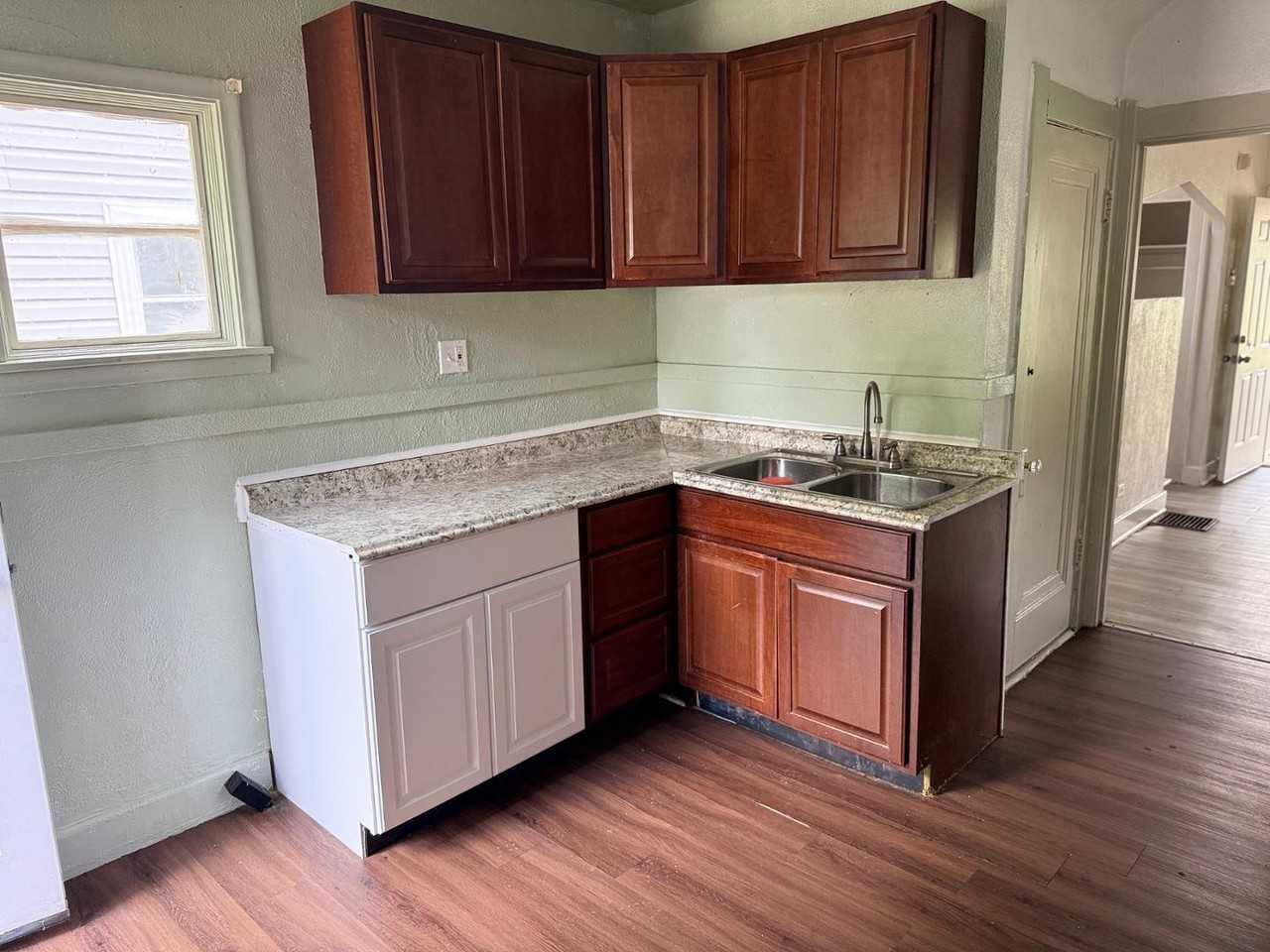 1029 Homer Ave - Photo 5 of 10