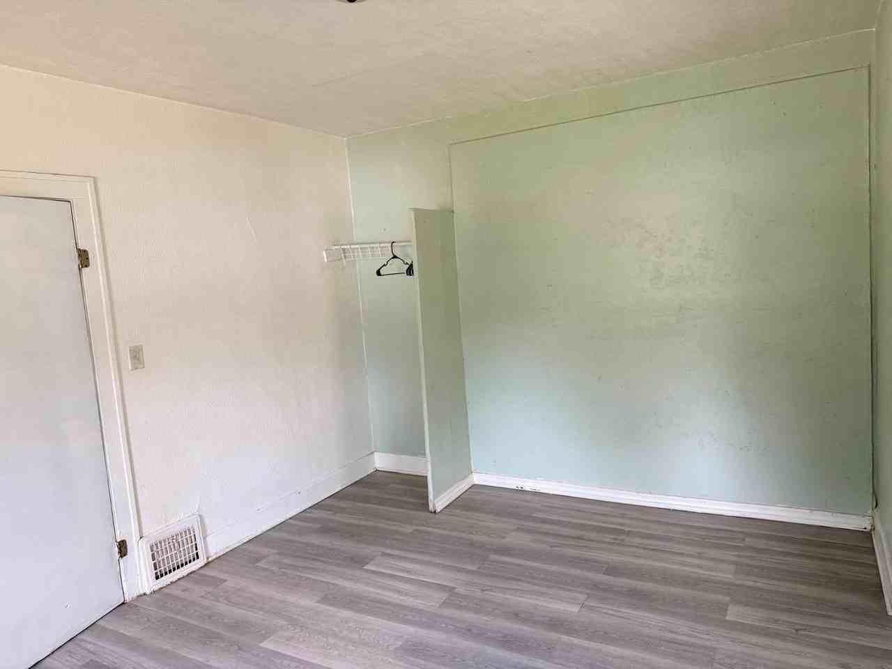 1029 Homer Ave - Photo 6 of 10
