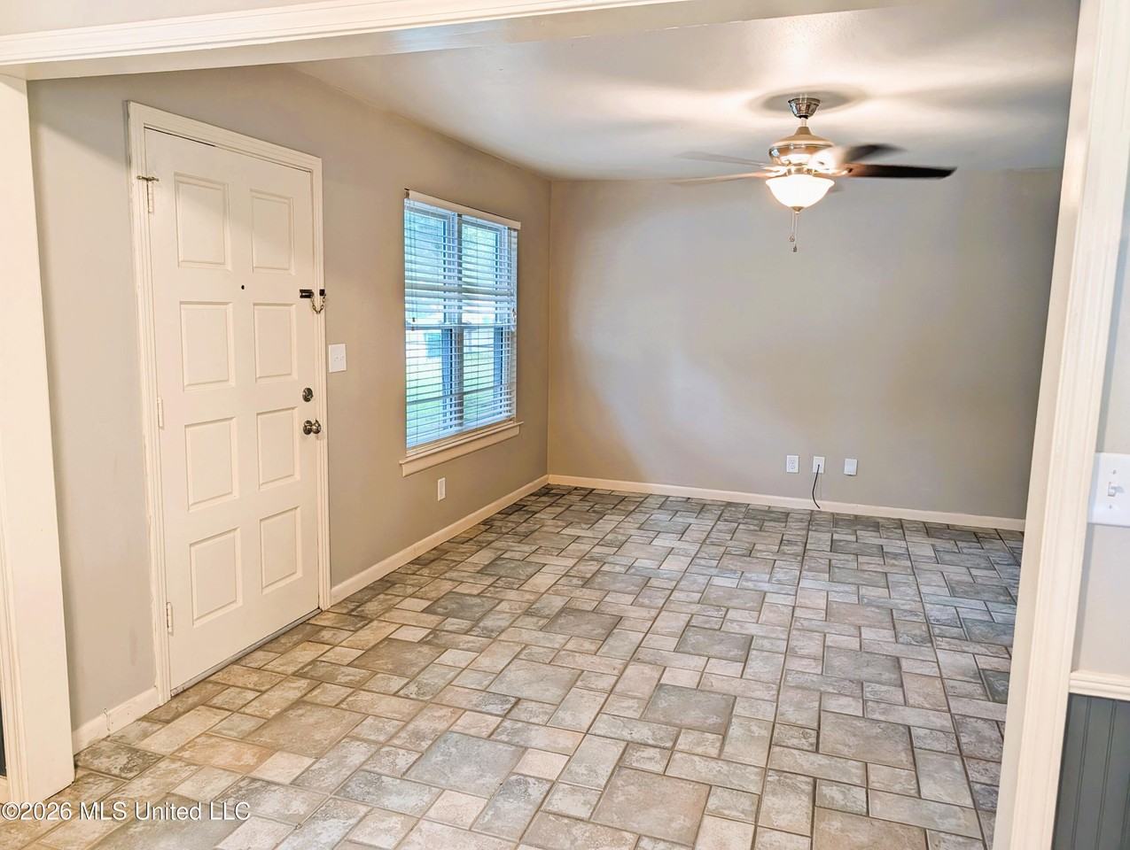 303 Teringo Cir - Photo 2 of 12