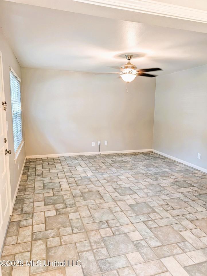 303 Teringo Cir - Photo 3 of 12