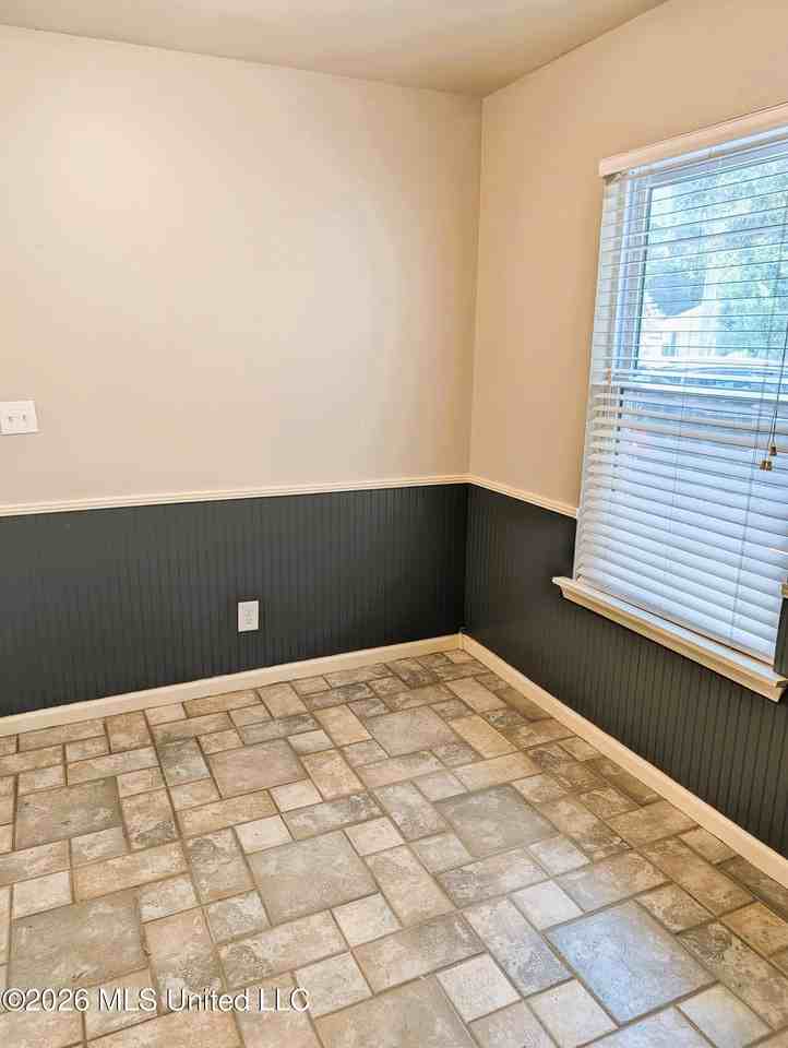 303 Teringo Cir - Photo 4 of 12