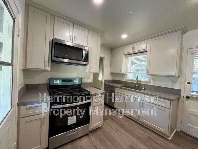 14659 Killion St - Photo 5 of 21